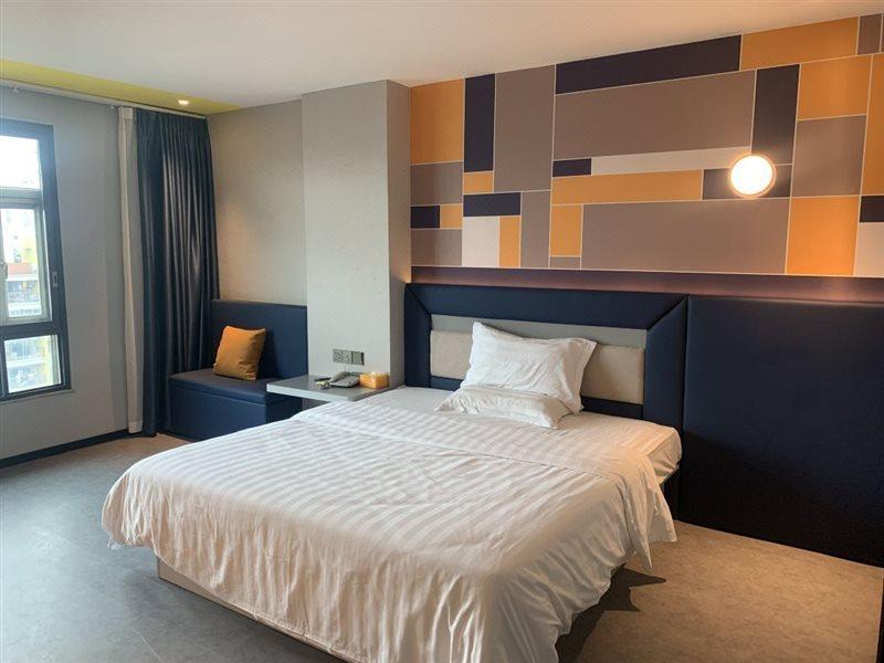 7 Days Inn Yangjiang Xinyue International Studio Eksteriør billede