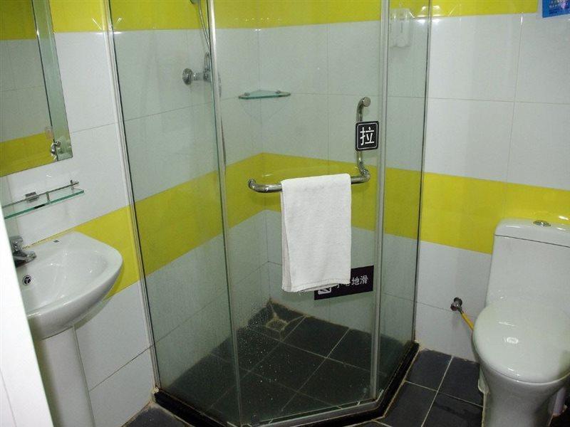 7 Days Inn Yangjiang Xinyue International Studio Eksteriør billede