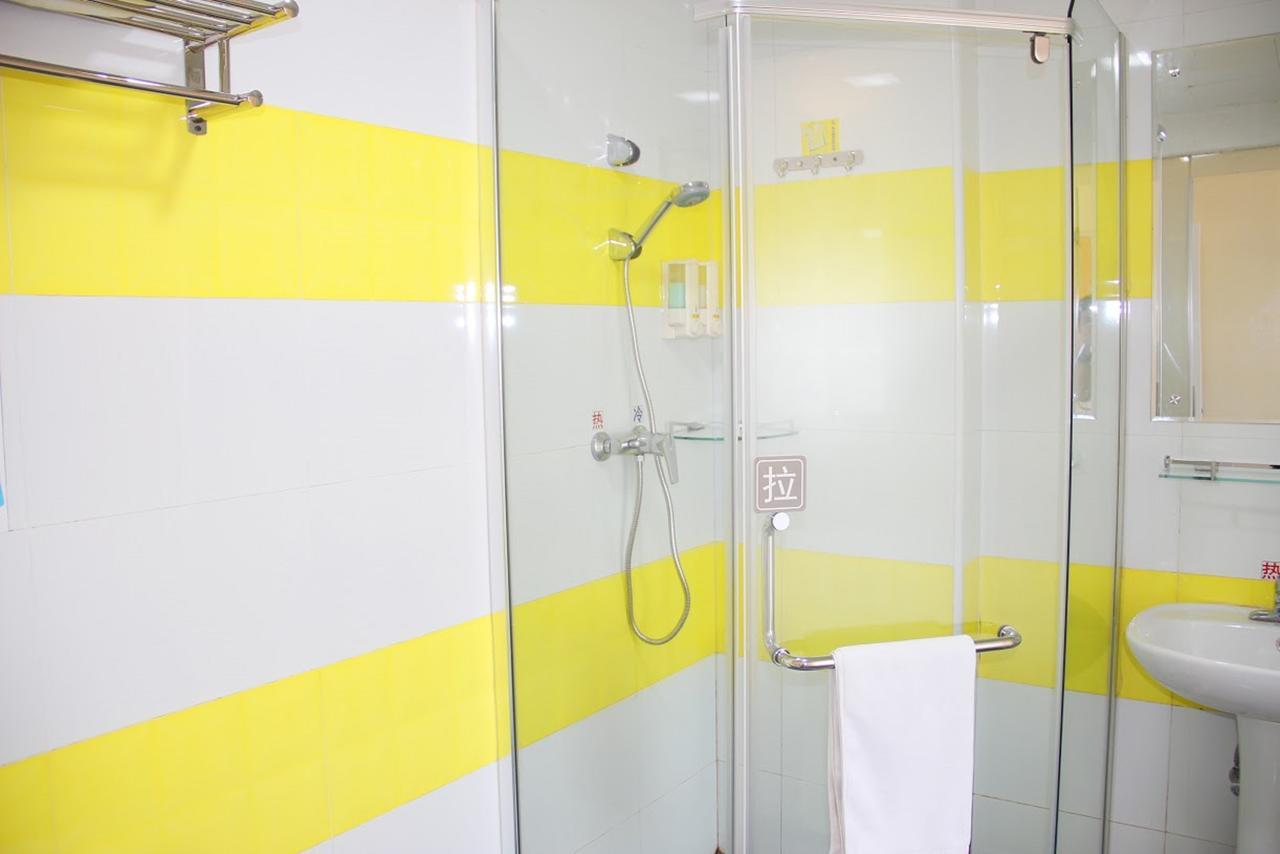 7 Days Inn Yangjiang Xinyue International Studio Eksteriør billede